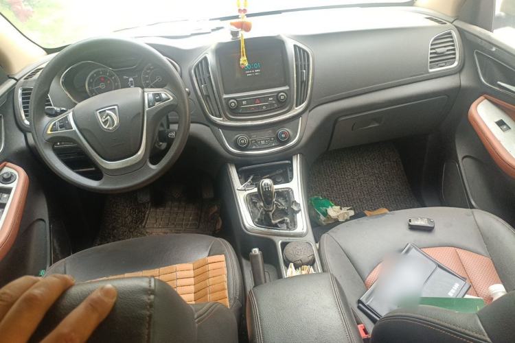 Used Baojun 560 2015 1.8L Manual Elite Edition Center Console