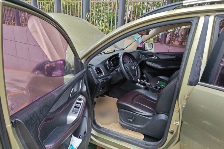 Used Baojun 560 2015 1.8L manual luxury version Driver Seat