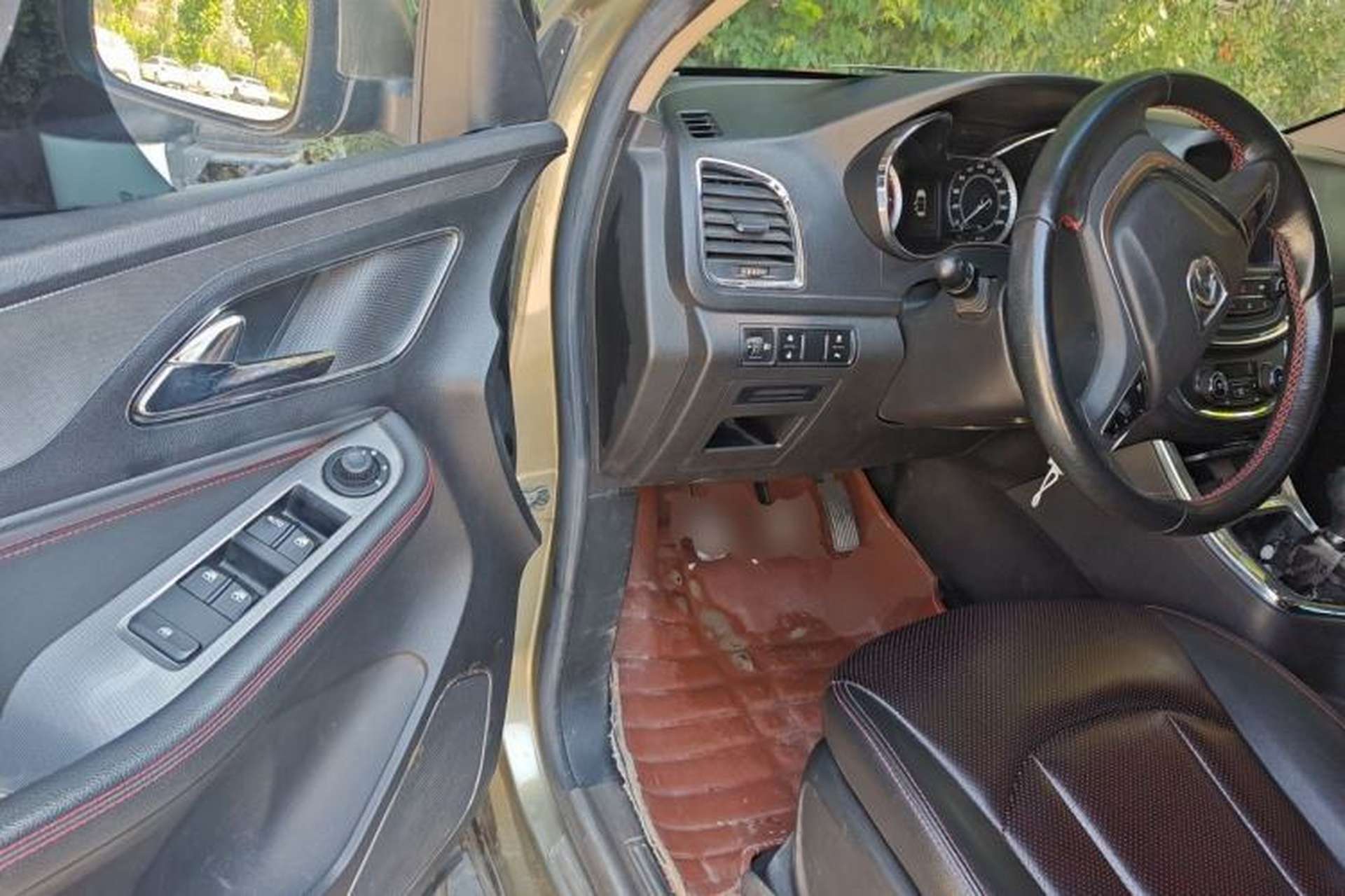 Used Baojun 560 2015 1.8L manual luxury version Driver Seat