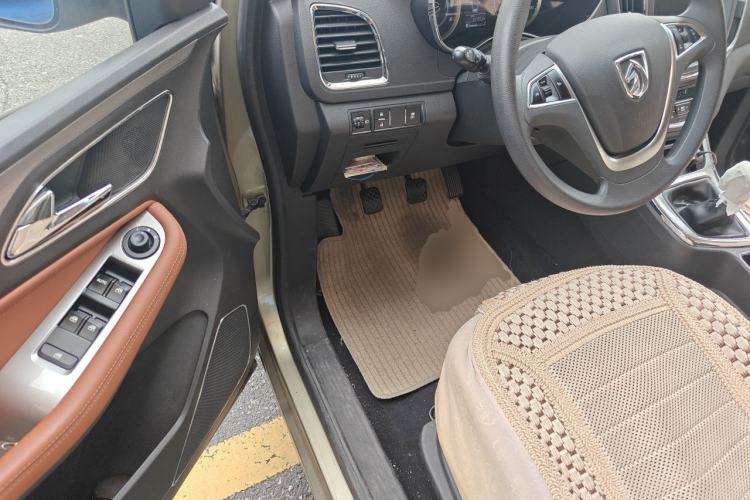 Used Baojun 560 2015 1.8L Manual Elite Edition Driver Seat