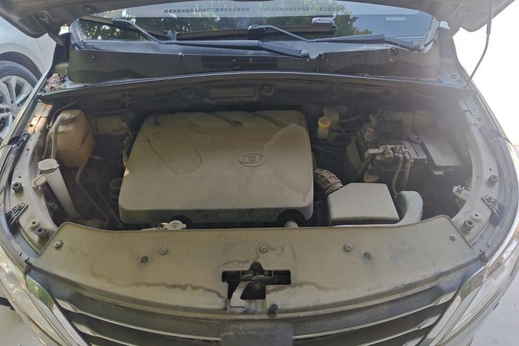 Used Baojun 560 2015 1.8L manual luxury version Engine Bay