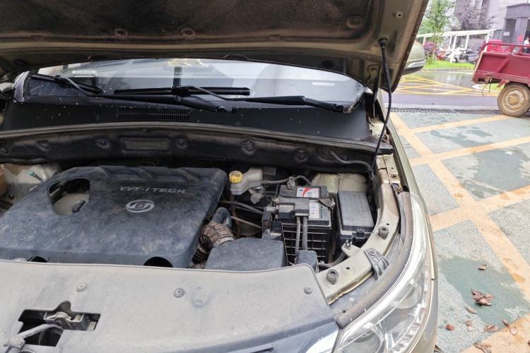 Used Baojun 560 2015 1.8L manual luxury version Engine Bay Left