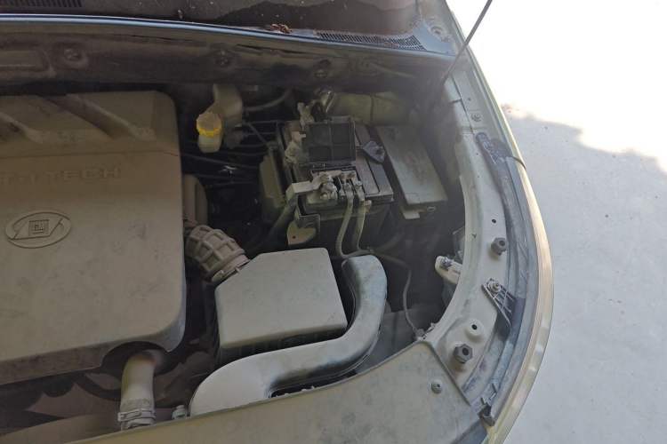 Used Baojun 560 2015 1.8L manual luxury version Engine Bay Left