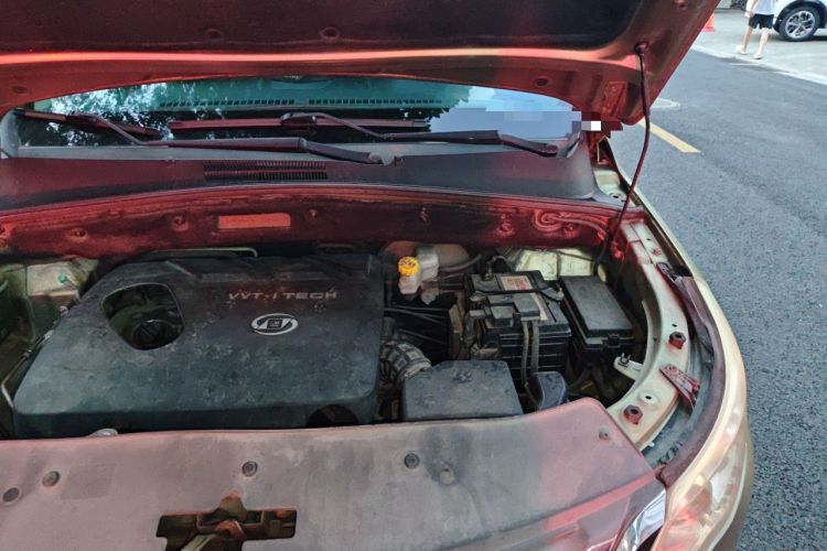 Used Baojun 560 2015 1.8L Manual Elite Edition Engine Bay Left