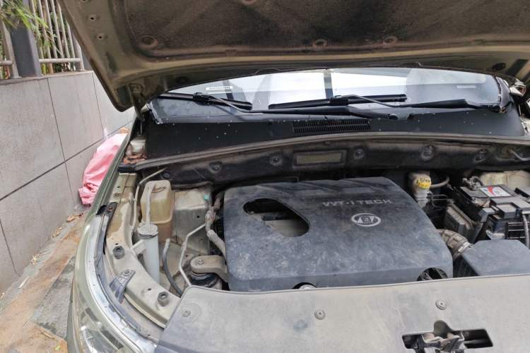 Used Baojun 560 2015 1.8L manual luxury version Engine Bay Right