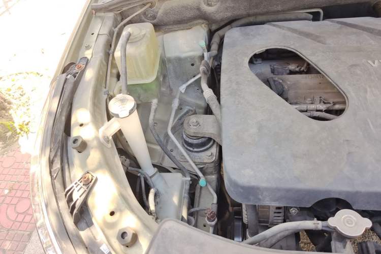 Used Baojun 560 2015 1.8L Manual Elite Edition Engine Bay Right