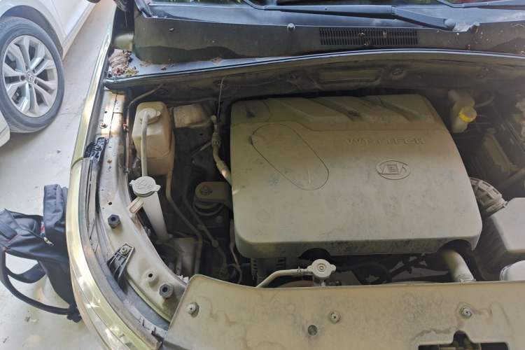 Used Baojun 560 2015 1.8L manual luxury version Engine Bay Right