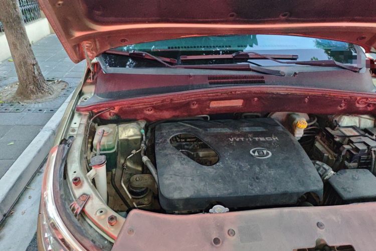 Used Baojun 560 2015 1.8L Manual Elite Edition Engine Bay Right