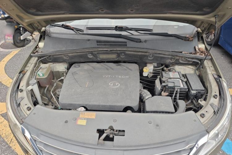 Used Baojun 560 2015 1.8L Manual Elite Edition Engine Bay