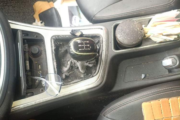 Used Baojun 560 2015 1.8L Manual Elite Edition Gear Lever