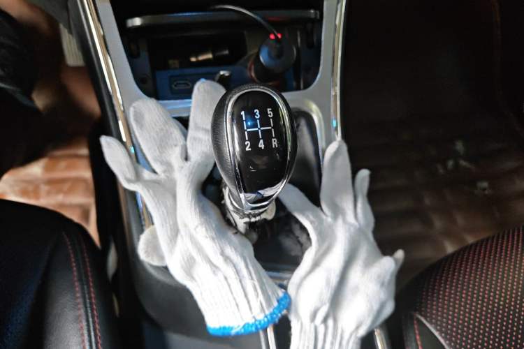 Used Baojun 560 2015 1.8L manual luxury version Gear Lever