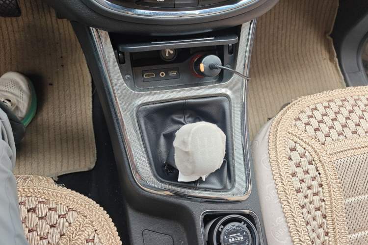 Used Baojun 560 2015 1.8L Manual Elite Edition Gear Lever