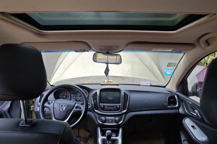 Used Baojun 560 2015 1.8L manual luxury version Headliner