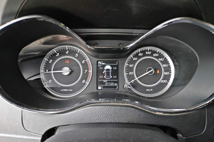 Used Baojun 560 2015 1.8L manual luxury version Instrument Cluster