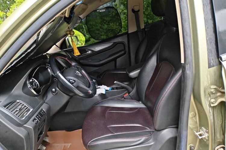 Used Baojun 560 2015 1.8L manual luxury version Left Front Seat