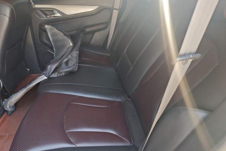 Used Baojun 560 2015 1.8L manual luxury version Left Rear Seat