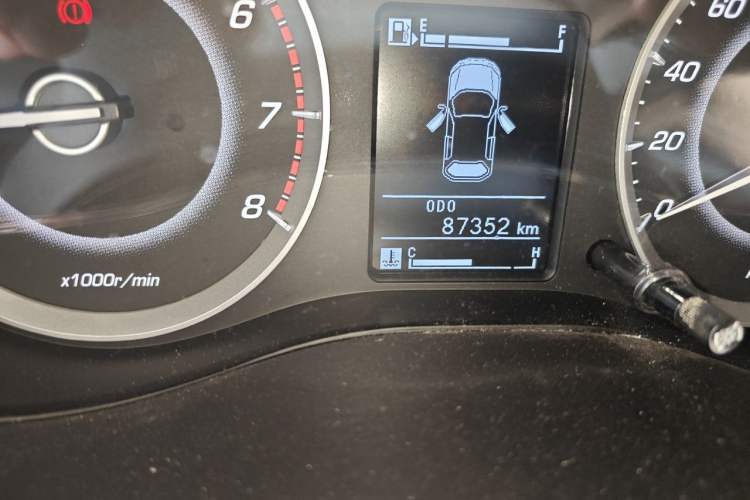 Used Baojun 560 2015 1.8L Manual Elite Edition Odometer Close Up