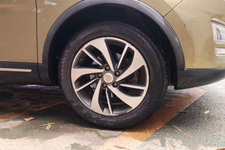 Used Baojun 560 2015 1.8L manual luxury version Right Front Wheel Hub