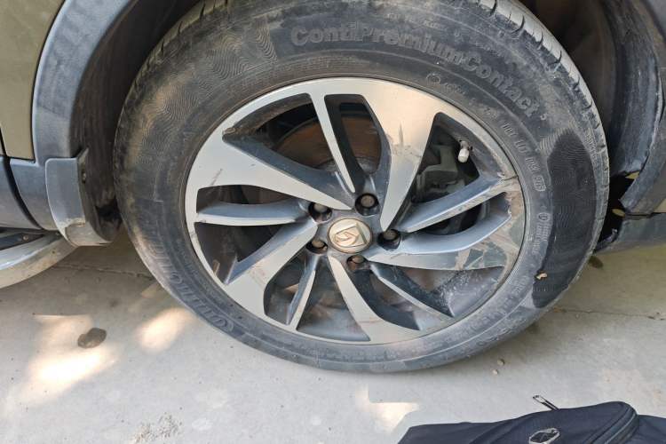 Used Baojun 560 2015 1.8L manual luxury version Right Front Wheel Hub