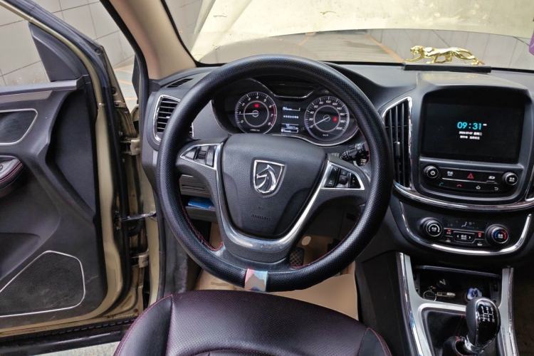Used Baojun 560 2015 1.8L manual luxury version Steering Wheel