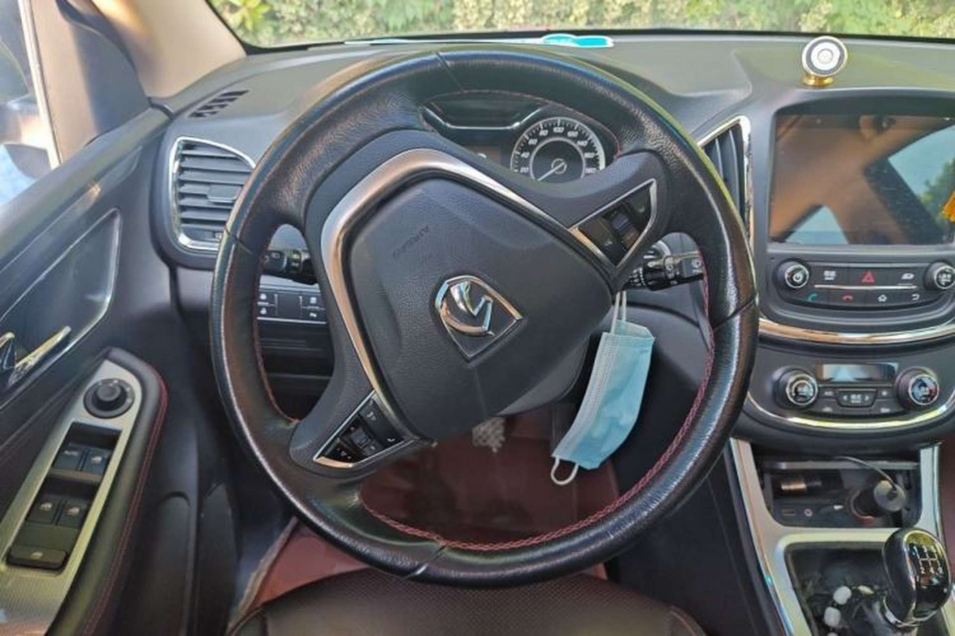 Used Baojun 560 2015 1.8L manual luxury version Steering Wheel
