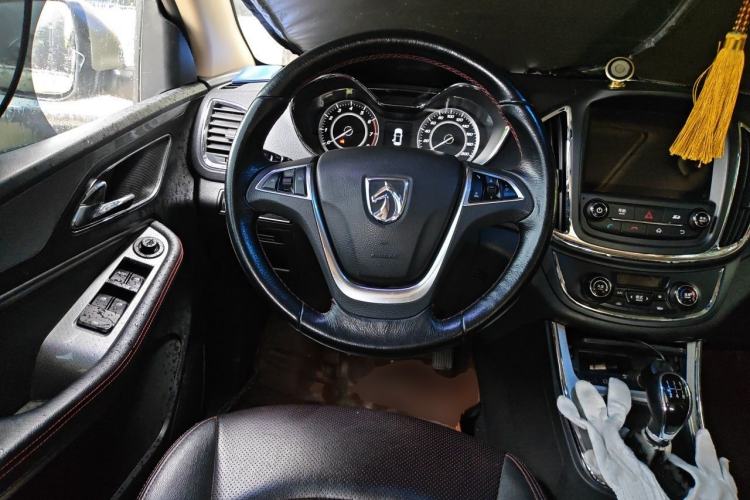 Used Baojun 560 2015 1.8L manual luxury version Steering Wheel