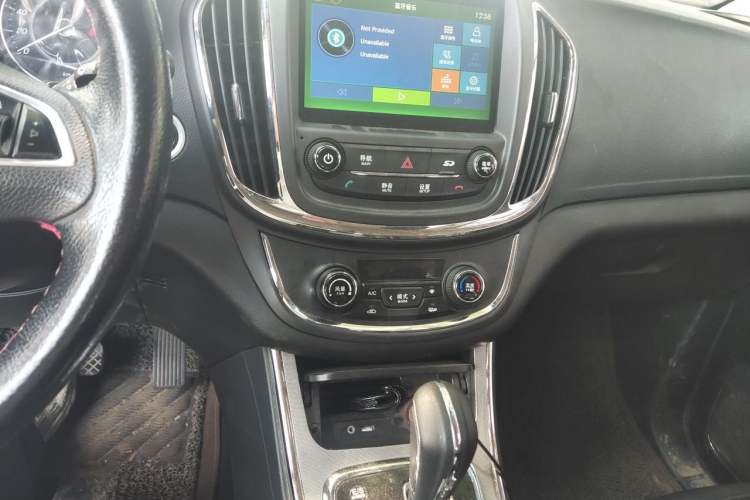 Used Baojun 560 2016 1.8L iAMT Luxury Model Audio And AC Panel