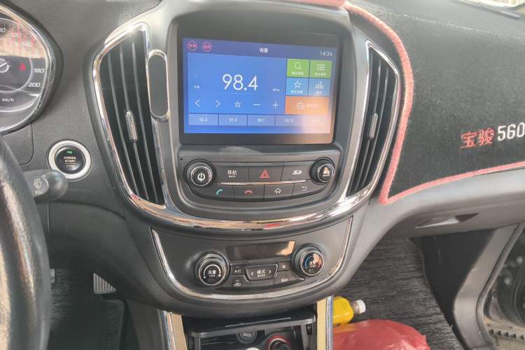 Used Baojun 560 2016 1.8L iAMT Luxury Model Audio And AC Panel