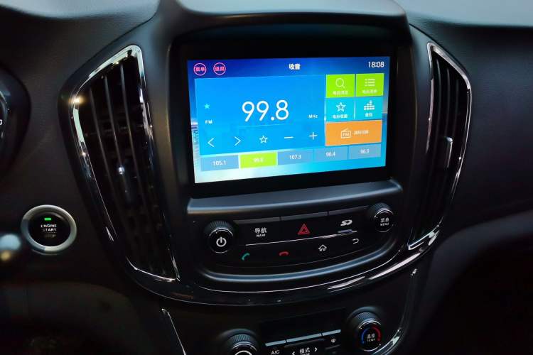 Used Baojun 560 2016 1.8L iAMT Luxury Model Audio And AC Panel