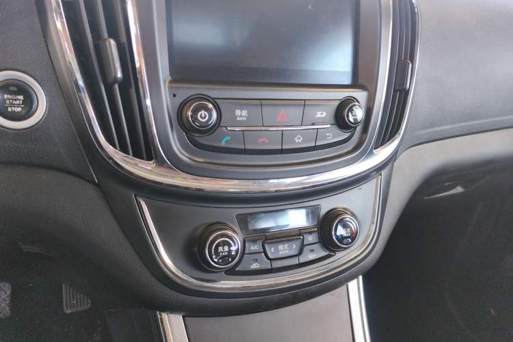 Used Baojun 560 2016 1.8L Manual Luxury Edition Audio And AC Panel