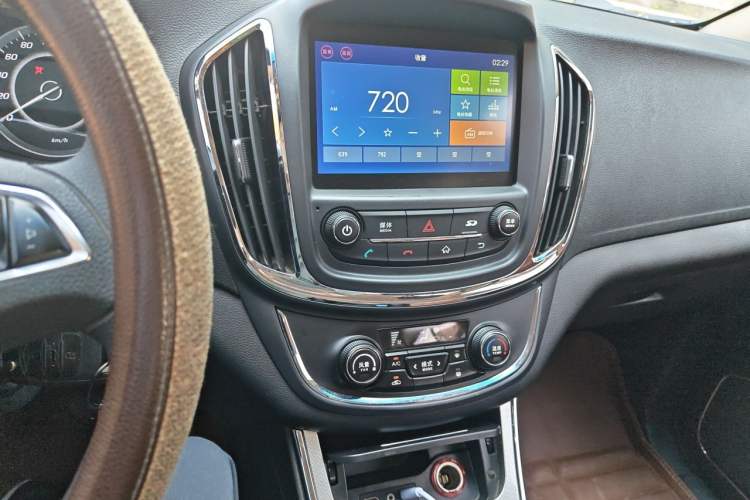 Used Baojun 560 2016 1.8L Manual Elite Edition Audio And AC Panel