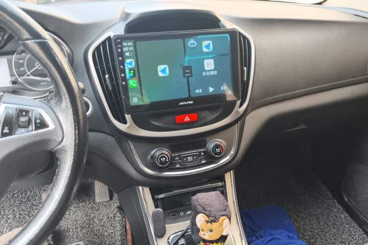 Used Baojun 560 2016 1.8L iAMT Luxury Model Audio And AC Panel