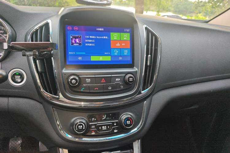 Used Baojun 560 2016 1.8L Manual Luxury Edition Audio And AC Panel