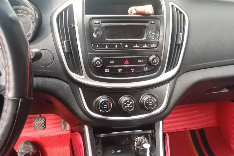 Used Baojun 560 2016 1.8L Manual Comfort Edition Audio And AC Panel
