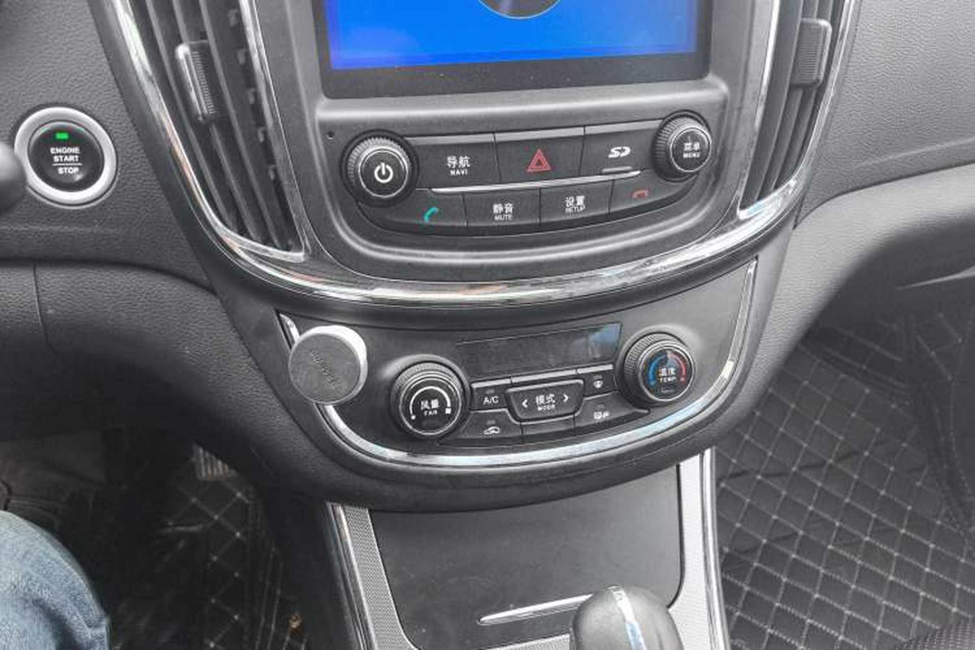 Used Baojun 560 2016 1.8L iAMT Luxury Model Audio And AC Panel