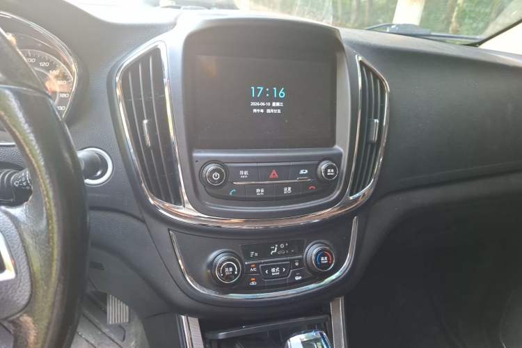 Used Baojun 560 2016 1.8L iAMT Luxury Model Audio And AC Panel
