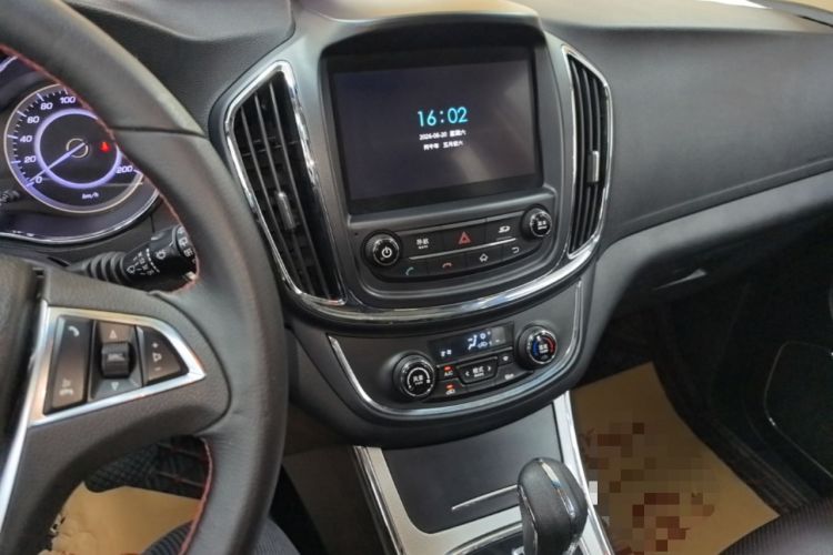 Used Baojun 560 2016 1.8L iAMT Luxury Model Audio And AC Panel