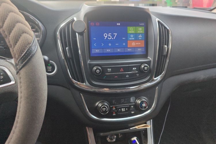Used Baojun 560 2016 1.5T Manual Luxury Model Audio And AC Panel