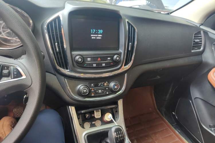 Used Baojun 560 2016 1.8L Manual Elite Edition Audio And AC Panel