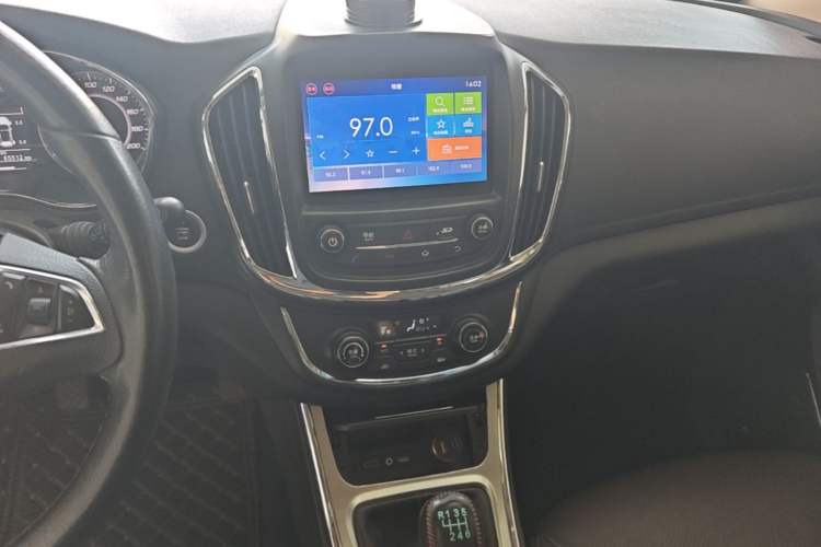 Used Baojun 560 2016 1.8L Manual Luxury Edition Audio And AC Panel