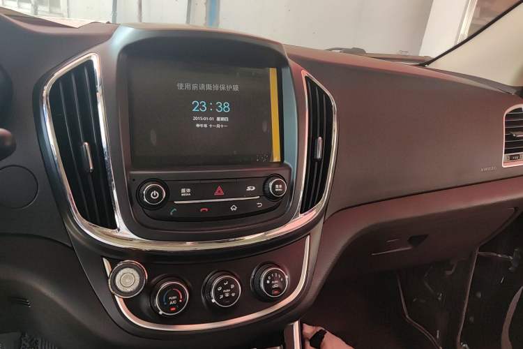 Used Baojun 560 2016 1.5T Manual Comfort Edition Audio And AC Panel
