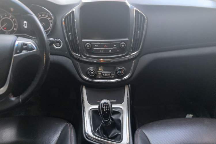 Used Baojun 560 2016 1.8L Manual Luxury Edition Audio And AC Panel