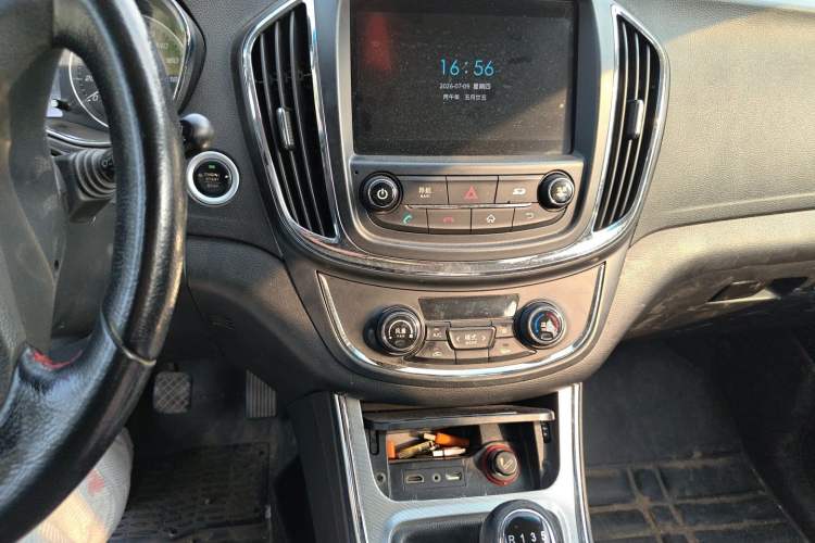 Used Baojun 560 2016 1.8L Manual Luxury Edition Audio And AC Panel