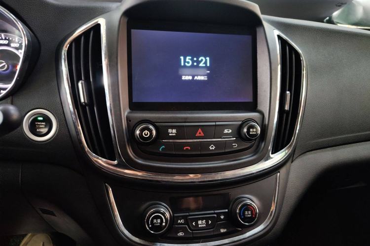 Used Baojun 560 2016 1.8L iAMT Luxury Model Audio And AC Panel