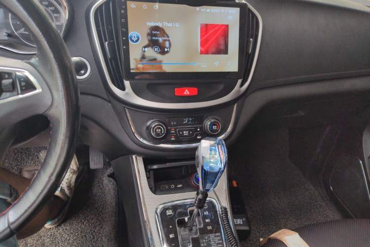 Used Baojun 560 2016 1.8L iAMT Luxury Model Audio And AC Panel