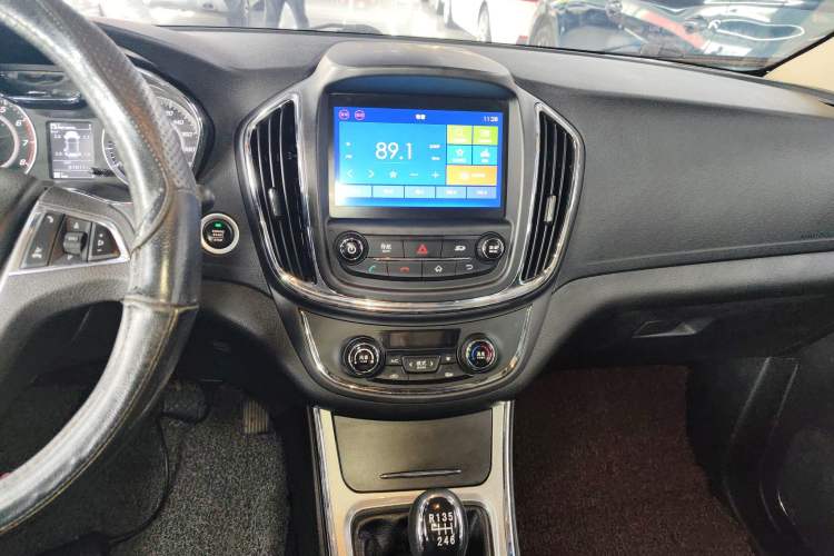 Used Baojun 560 2016 1.8L Manual Luxury Edition Audio And AC Panel