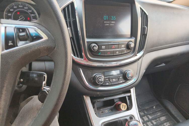 Used Baojun 560 2016 1.8L Manual Elite Edition Audio And AC Panel