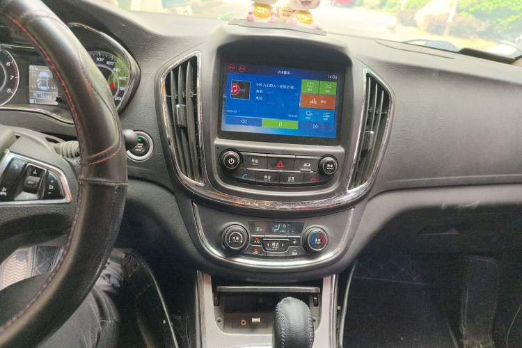 Used Baojun 560 2016 1.8L iAMT Luxury Model Audio And AC Panel