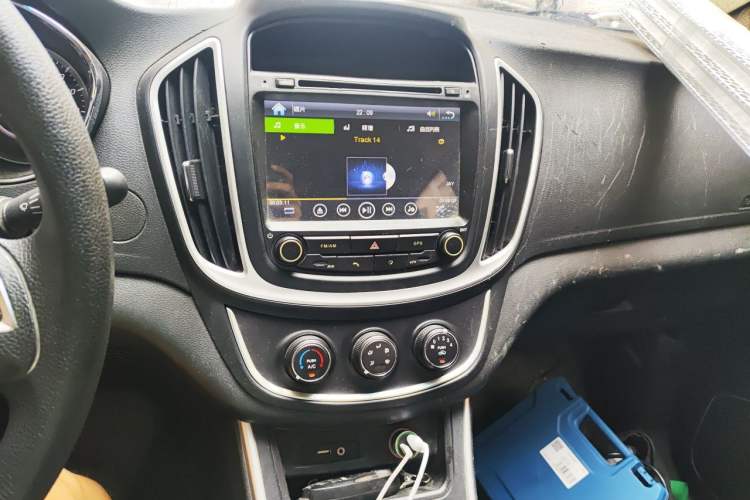 Used Baojun 560 2016 1.8L Manual Value Edition Audio And AC Panel
