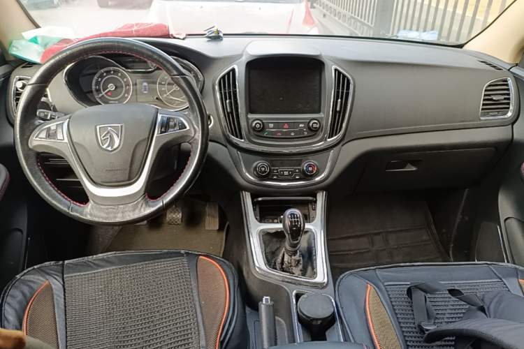 Used Baojun 560 2016 1.8L Manual Luxury Edition Center Console